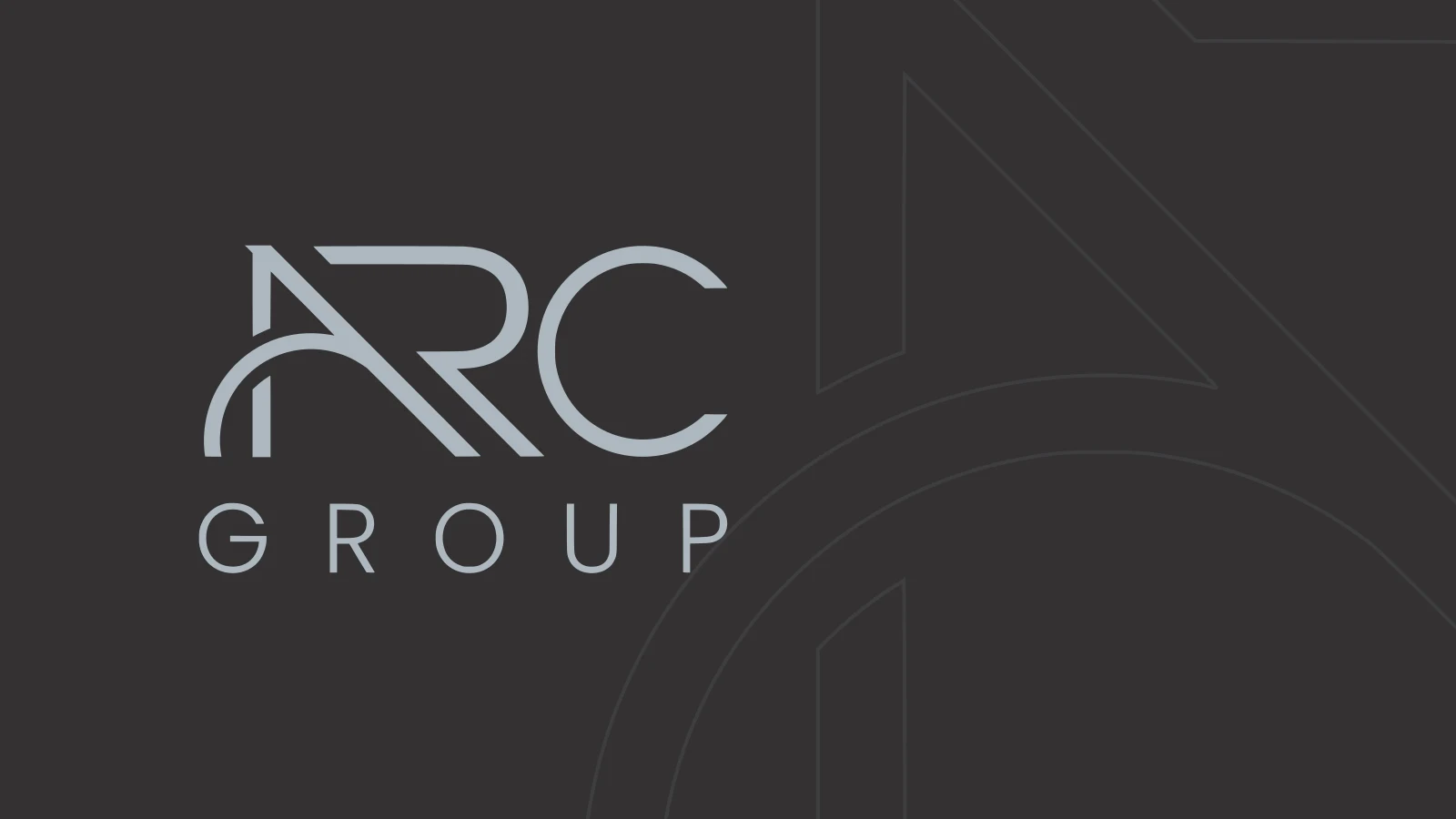 B Dark zeminde tek renk A Gray ARC Group logosu; sağda kenardan taşan dev, silik ARC işareti konturu.