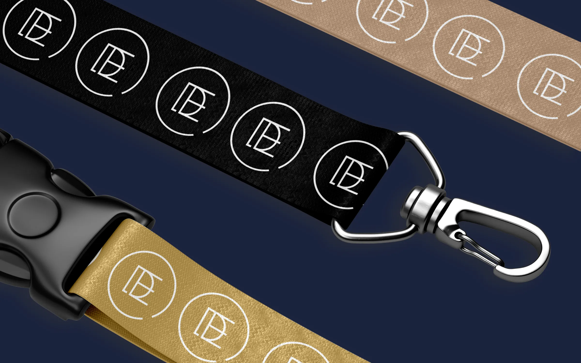 Siyah ve gold yaka kartı askıları üzerinde tekrar eden ME monogramı.