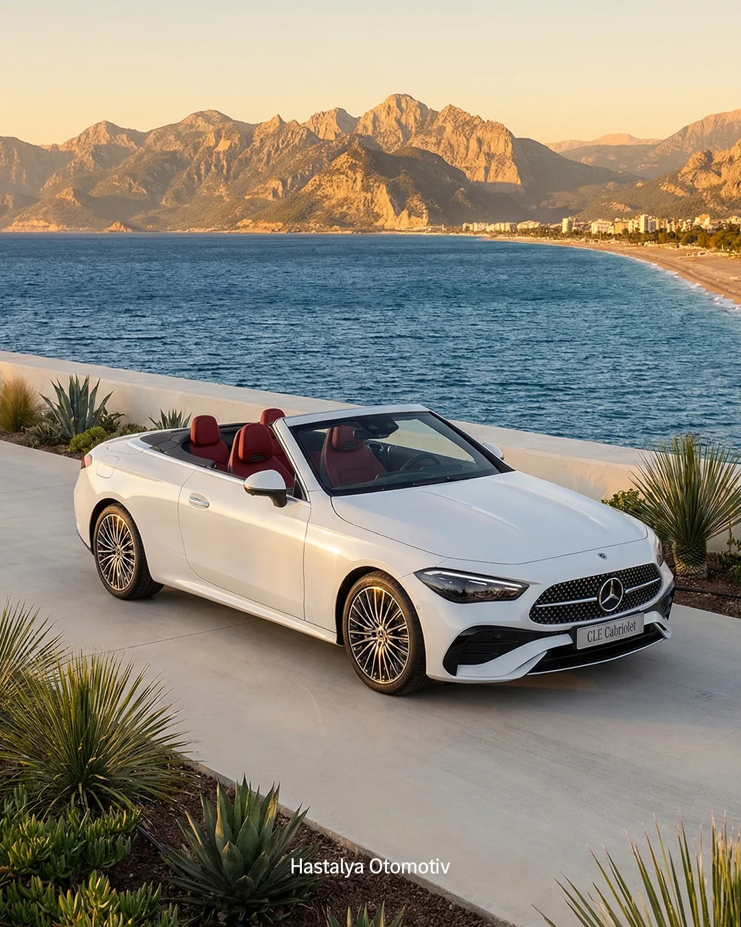 Dağlara bakan kıyı yolunda üstü açık beyaz CLE Cabriolet; başlıksız atmosfer postu.