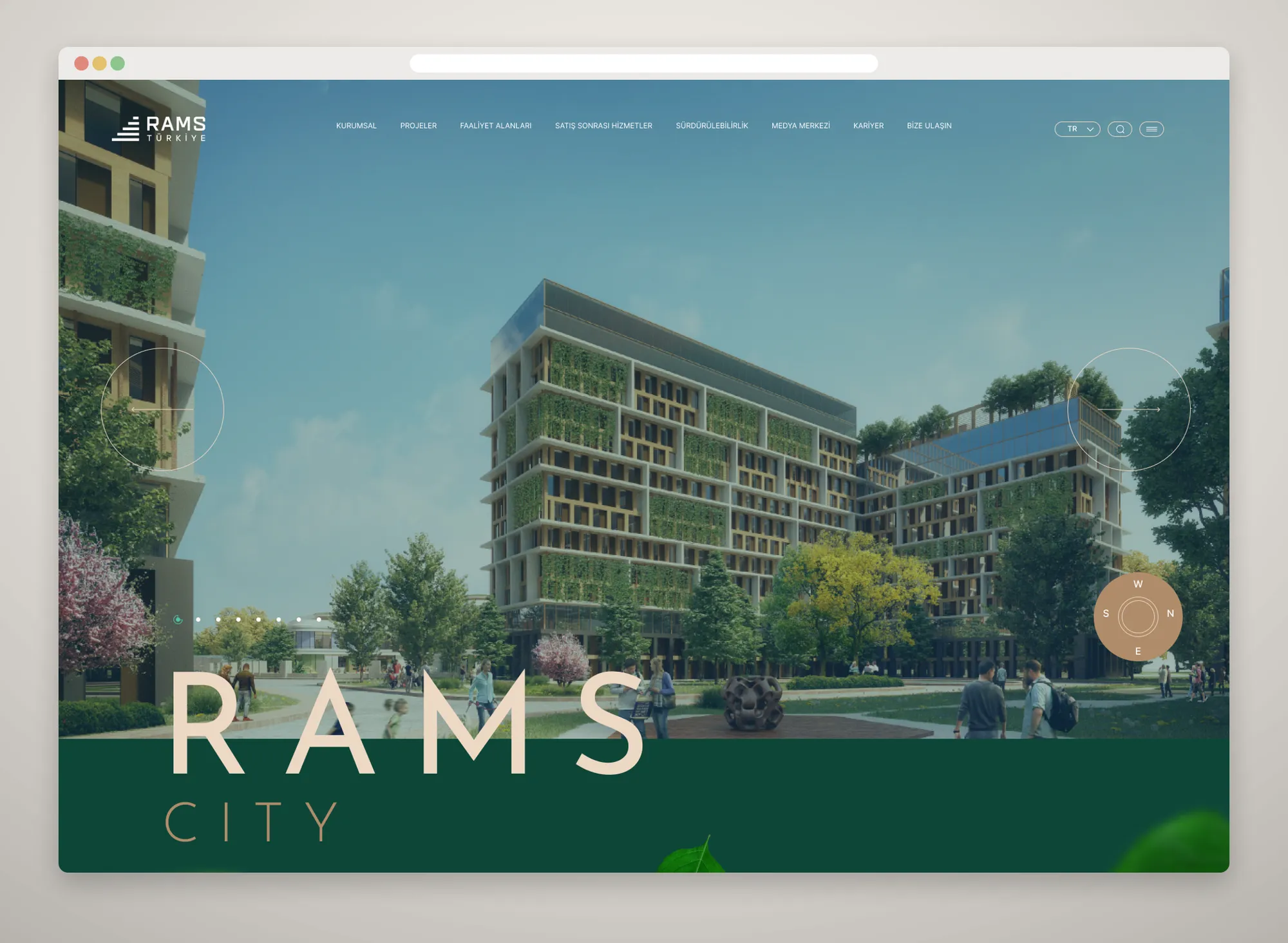 Tam ekran Rams City görseli, geniş harf aralıklı "RAMS CITY" başlığı, sağ altta W-N-E-S pusula düğmesi ve iki yanda dairesel oklar.