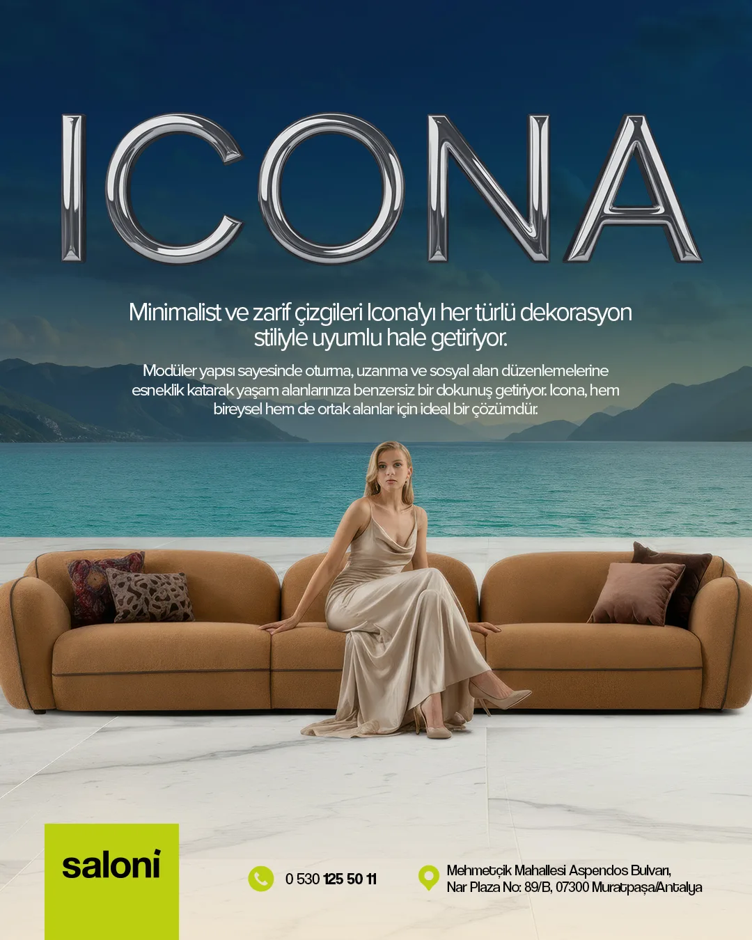 Krom dokulu dev "ICONA" harfleri; deniz ve dağ manzarası önünde camel rengi Icona koltukta oturan saten elbiseli kadın.